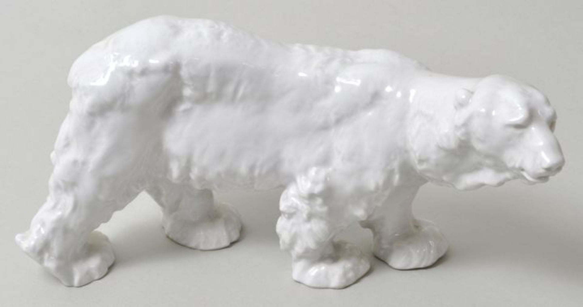 Eisbär klein, Meissen, Ausformung 2. H. 20. Jh.Modell Otto Jarl 1903. Porzellan, weiß.