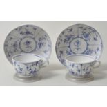 Paar Tassen mit Untertassen, Tettau, Mitte 19. Jh.Porzellan, unterglasurblaues Dekor Strohblume.