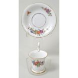 Tasse und Untertasse, Meissen, 1934-1945Dekor Blume Indisch, bunt, Goldrand, Goldverzierung am