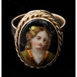 Ring mit Emailleminiatur, 19. Jh.Fassung Rg 333, ovales Schaustück mit Bildnis eines Mädchens/ einer