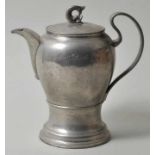 Kaffeekanne, Mittweida/ Sachsen, dat. 1850Zinn. Balusterförmiger Korpusmit Ausgussschnauze,