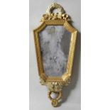 Spiegel, Louis XVI.3,5 cm Holzleiste mit Blattfriesschmuck, konisch nach oben geweitete Form mit