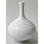 Vase, Meissen, 1960er Jahre.Porzellan, weiß. Entw. Ludwig Zepner, Kugelbauchform mit Enghals,