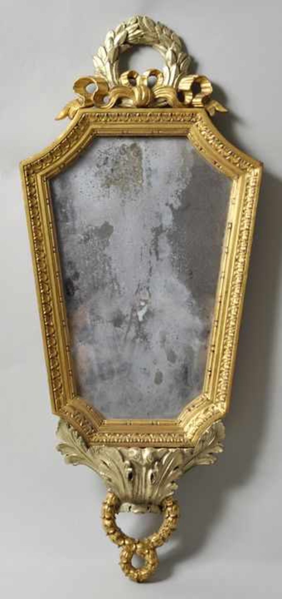 Spiegel, Louis XVI.3,5 cm Holzleiste mit Blattfriesschmuck, konisch nach oben geweitete Form mit - Bild 2 aus 2