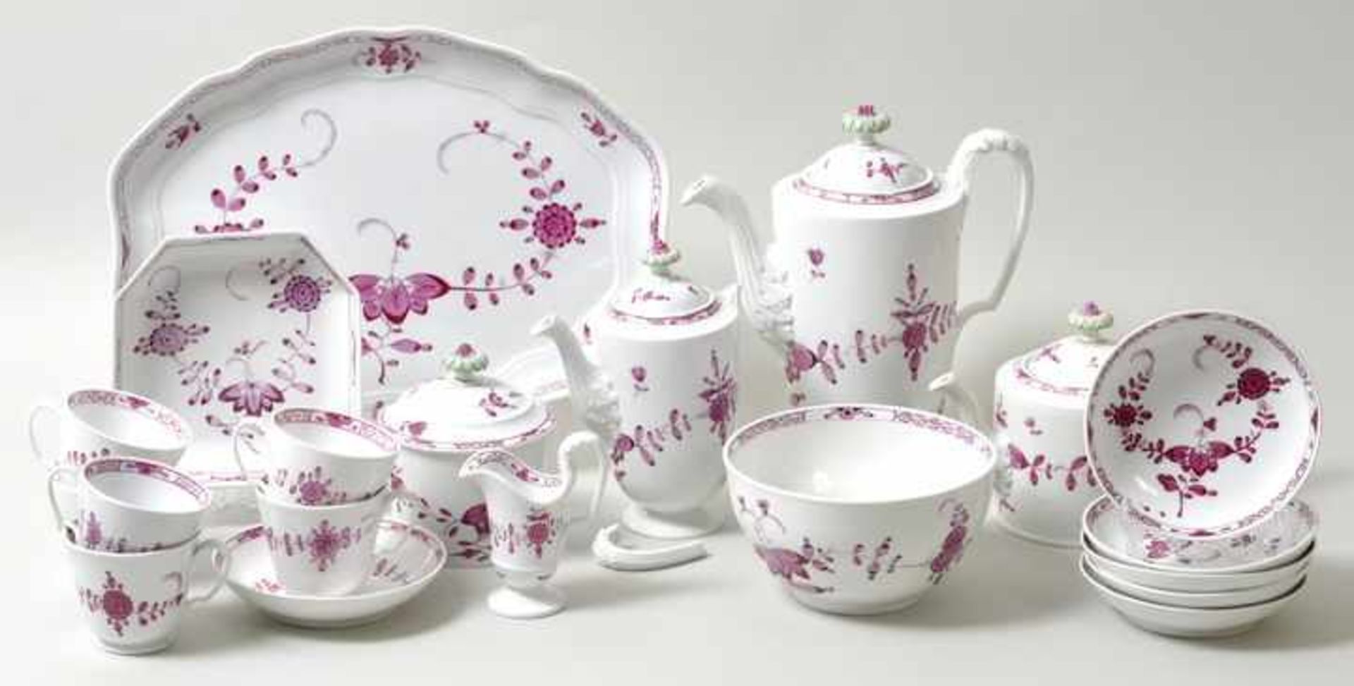 Kaffee-, Teeservice, Meissen, 1774-1824 (Marcolini)19 Teile. Klassizistische Form, Henkel und