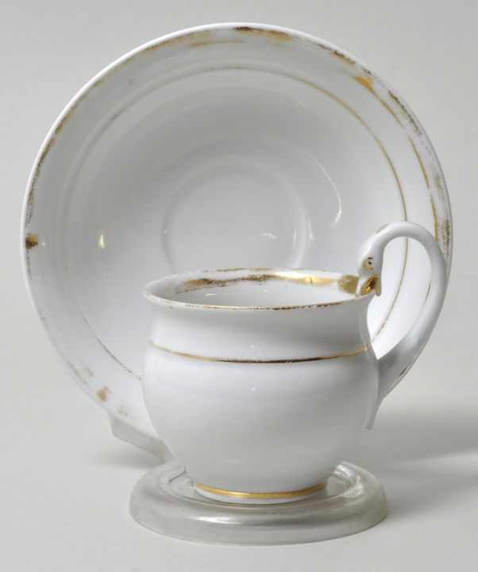 Tasse mit Untertasse, Meissen, 1. H. 19. Jh.Porzellan, Schwanenhenkelform, Randvergoldung - Bild 2 aus 4