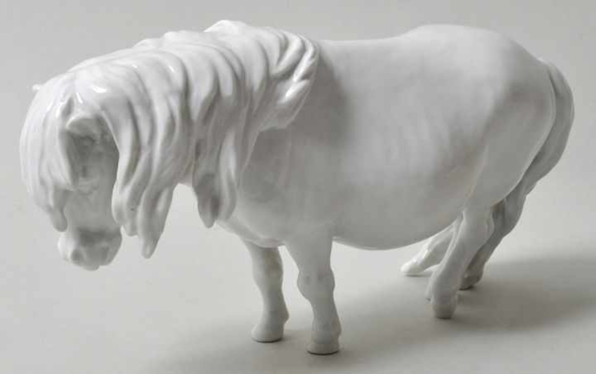 Shetlandpony, Meissen, 1988Modell Heinrich Drake 1957. Porzellan, weiß. Schwertermarke, einfach