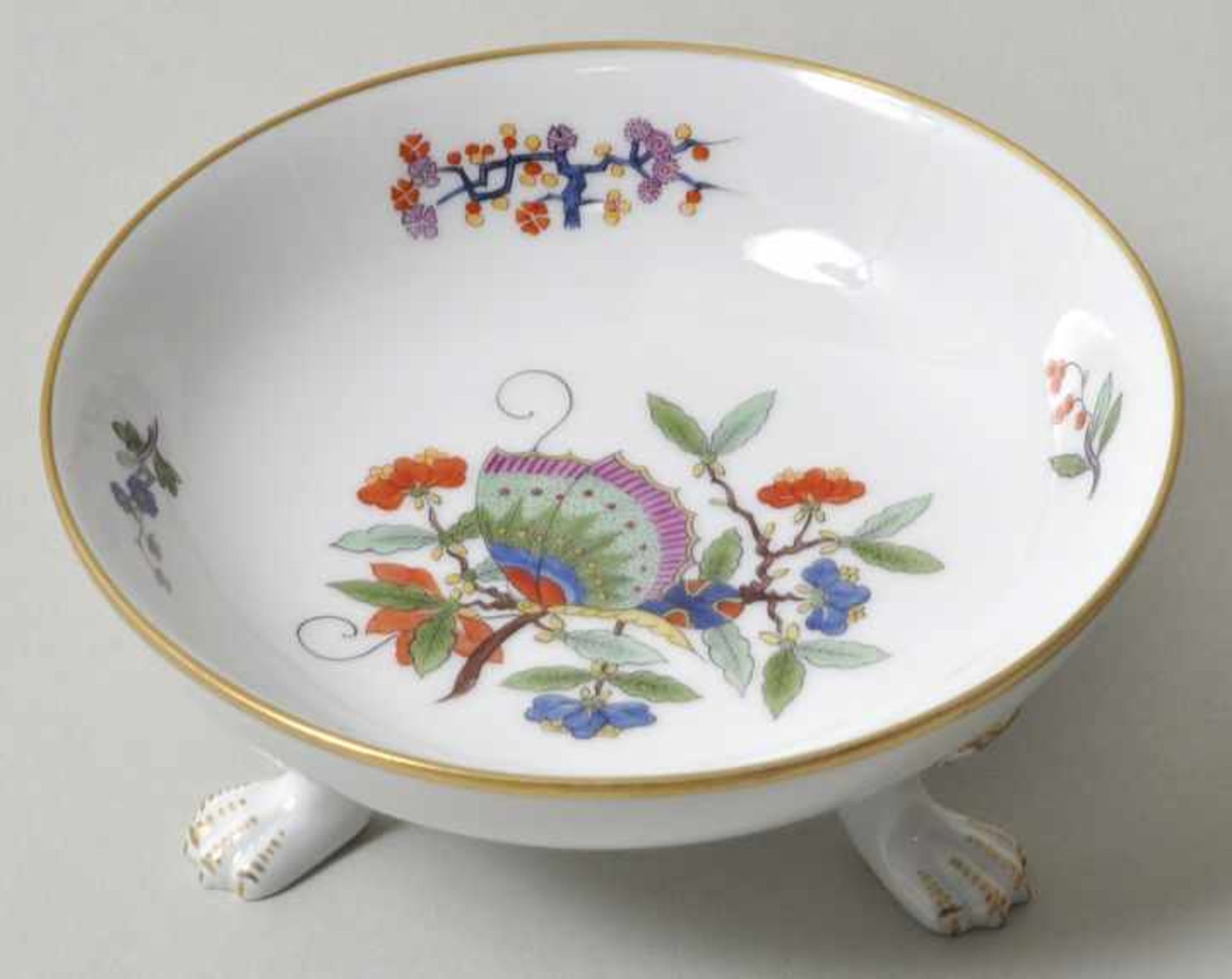 Schälchen, Meissen, 2. H. 20. Jh.Runde Form auf drei Tatzenfüßen, Dekor Chinesischer