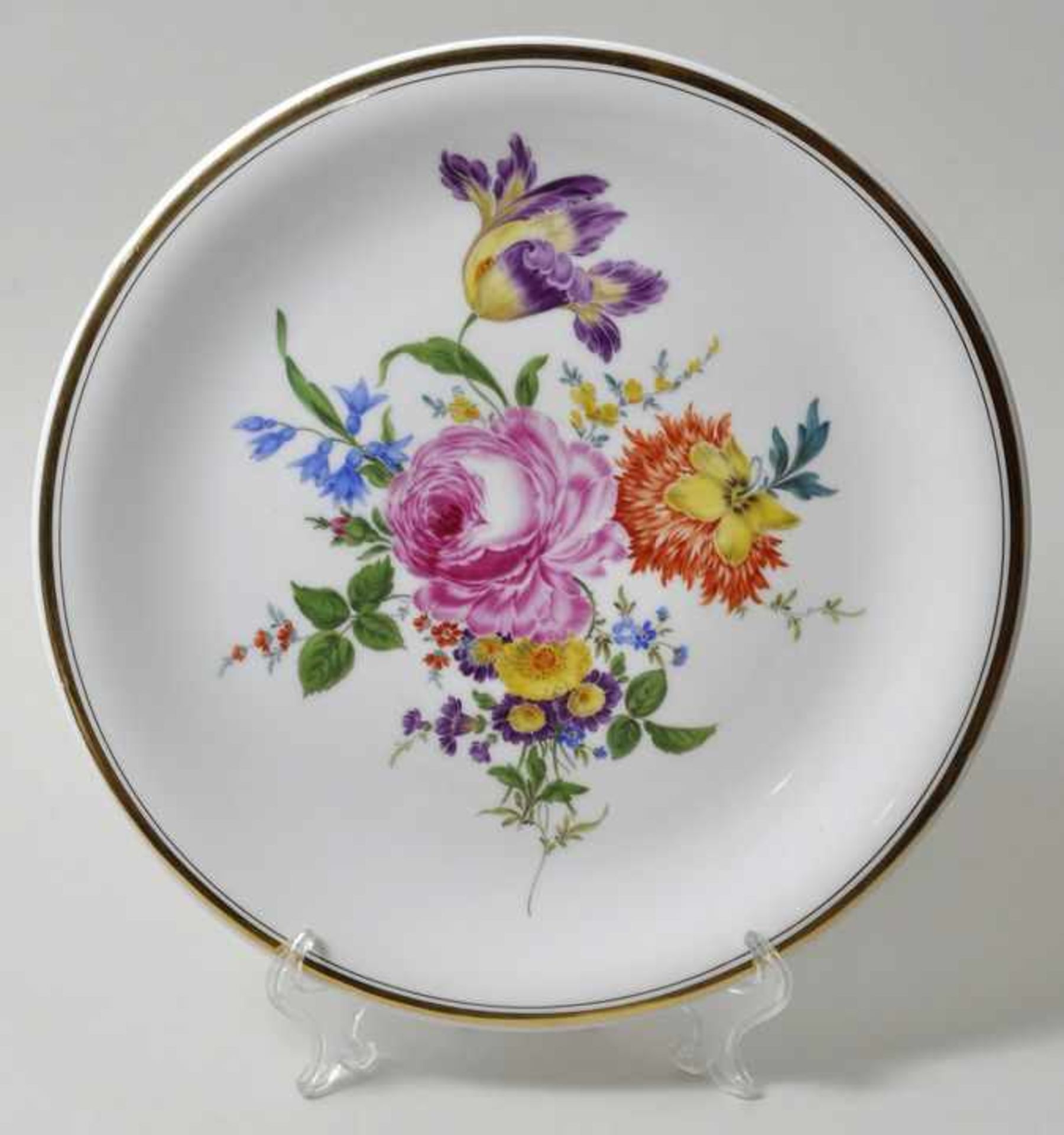 Großer Wandteller, Meissen, 1. H. 20. Jh.Porzellan, großes Blumenbukett, 4 mm Goldrand und