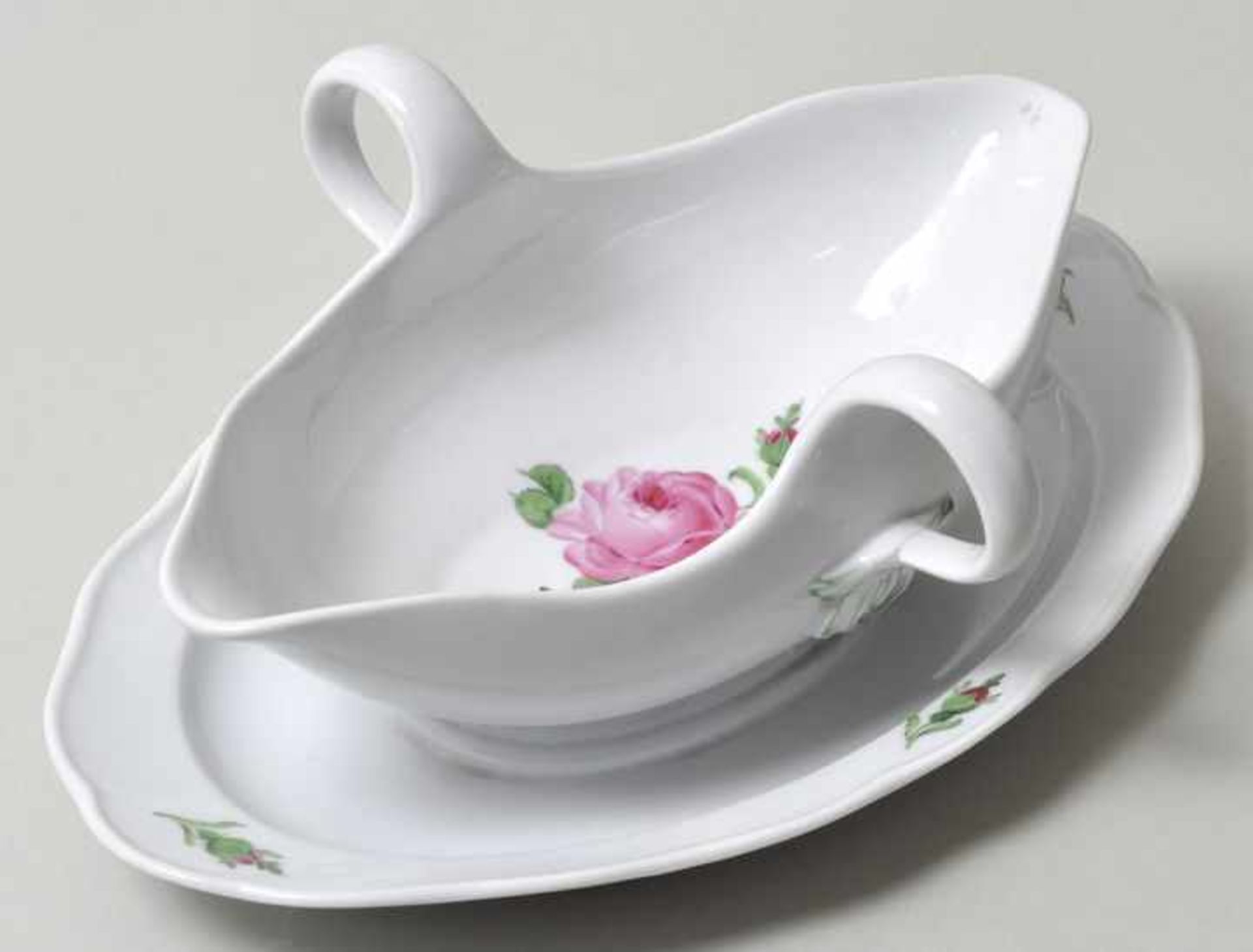 Sauciere, Meissen, 1924-33Porzellan, Dekor Rote Rose, Neuer Ausschnitt. Henkel einseitig best. - Bild 2 aus 3