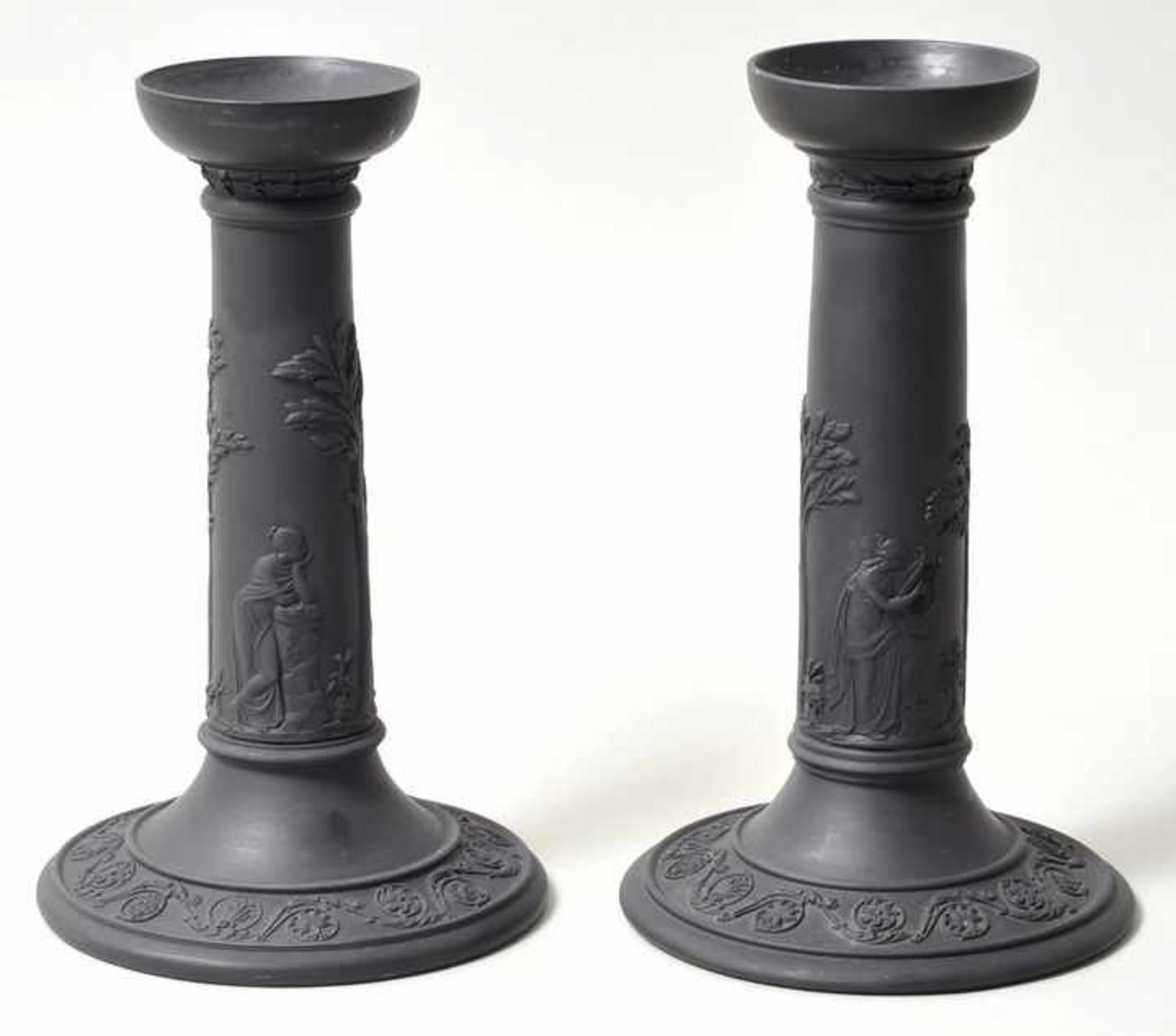 Paar Leuchter, Etruria, Wedgwood, nach 1898.Sog. Black Basalt Ware. Schwarzes Feinsteinzeug mit - Bild 2 aus 3