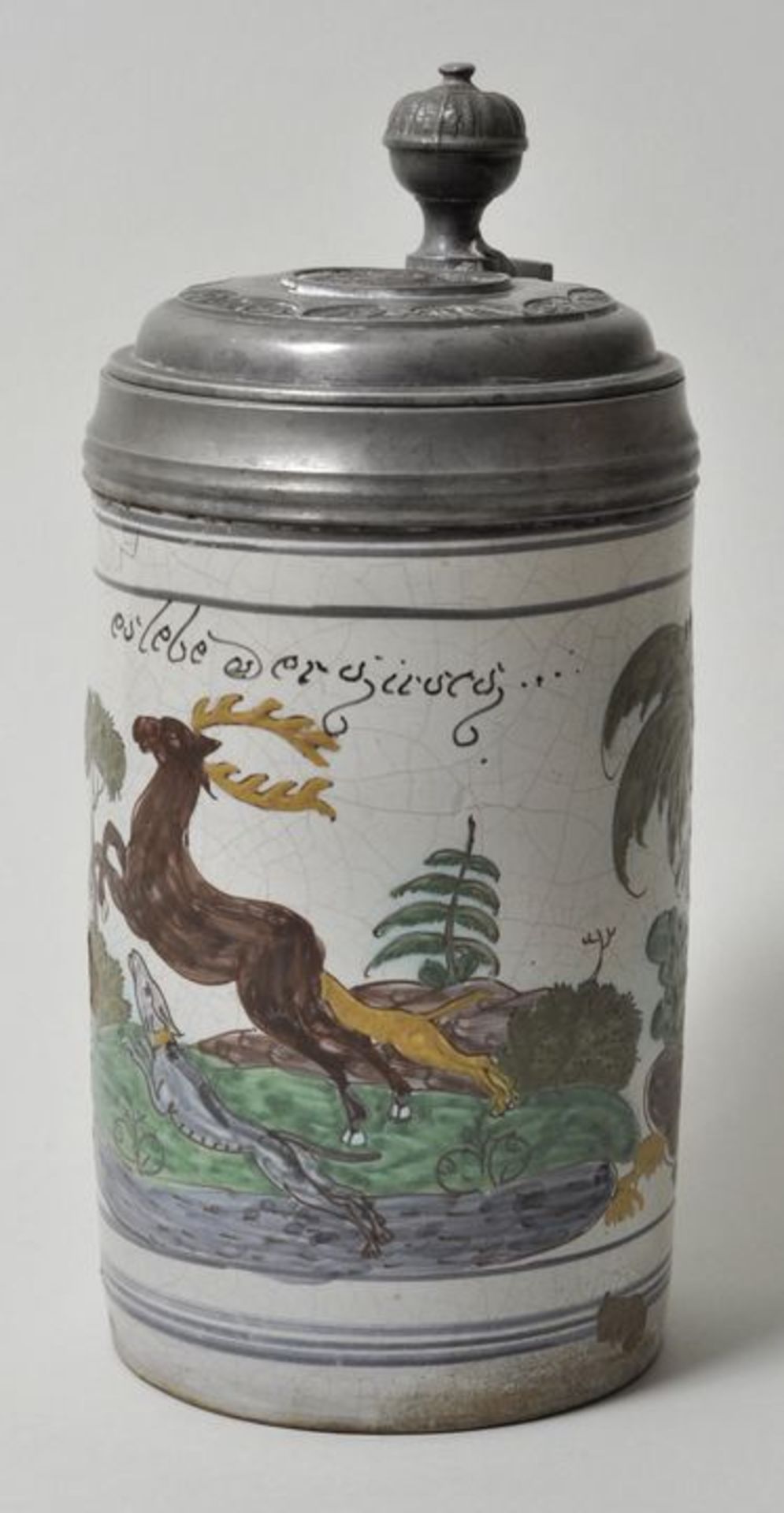 Walzenkrug, wohl Thüringen, 18. Jh. (?)Fayence, polychrome Muffelfarbenmalerei mit braunen