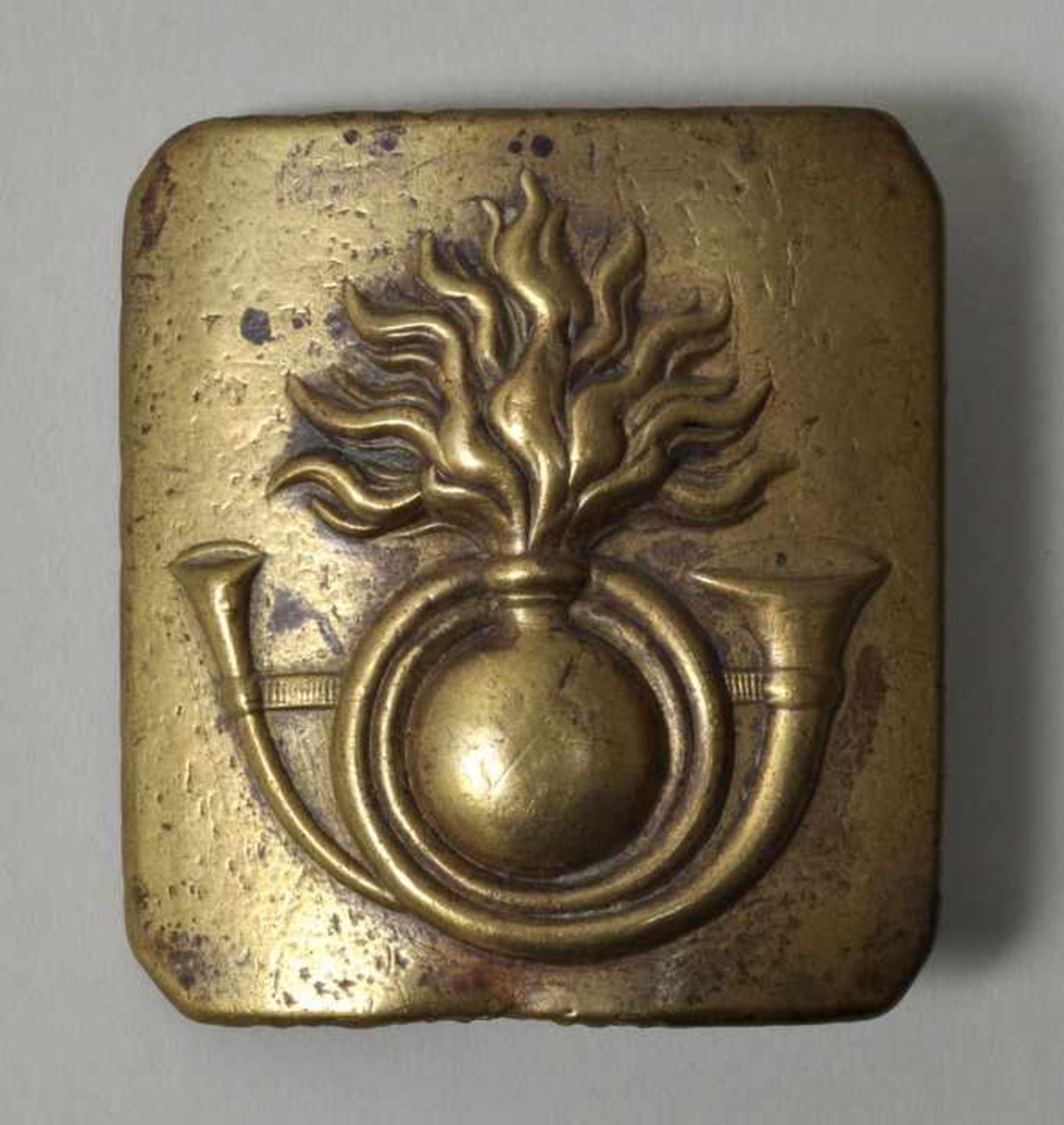 Militärisches Koppelschloss, Frankreich, 19. Jh.Messing, achteckige Form, reliefiertes Motiv