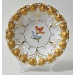 Schmuckschale, Meissen, 1. H. 20 Jh.Porzellan, bunte Blumenmalerei (Blume 2), Weinrankenrelief in