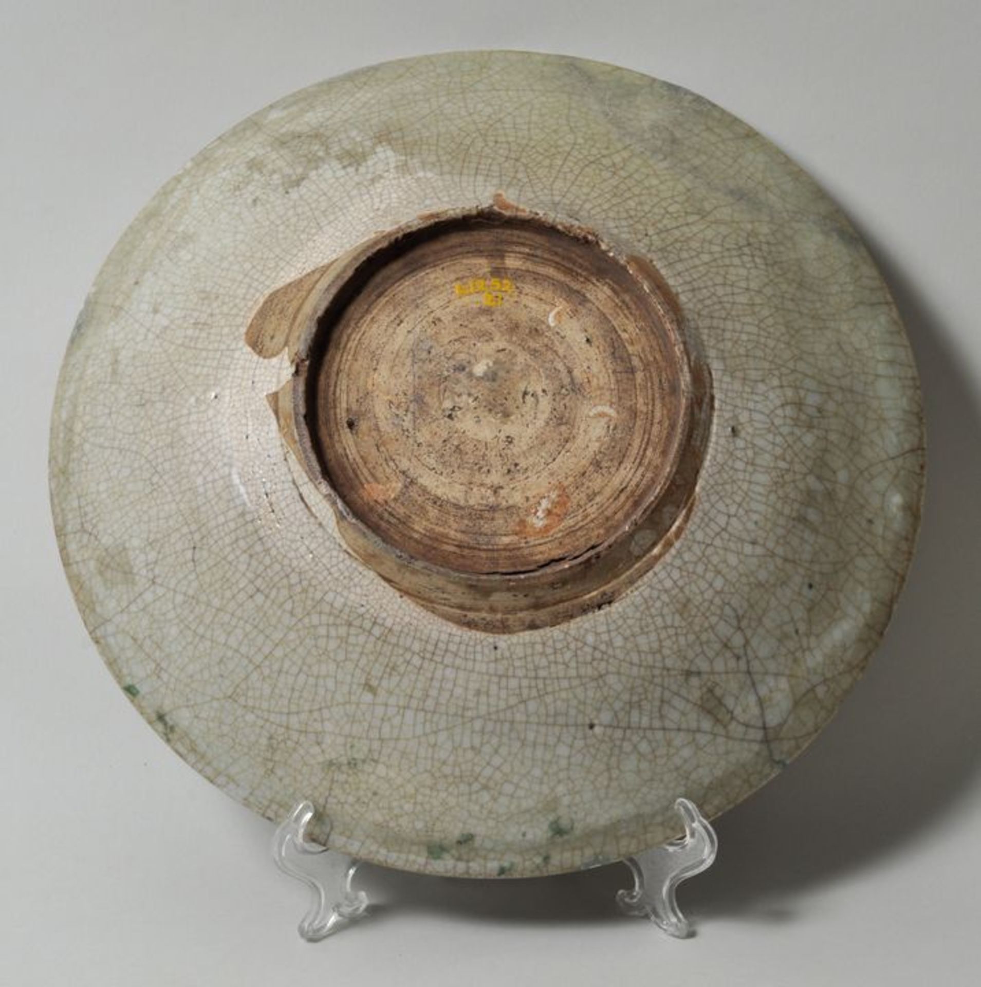 Runde Platte, China, Zhangzhou ware, sog. Swatow-Keramik, sp. Ming-DynastieSteinzeug, - Bild 2 aus 2