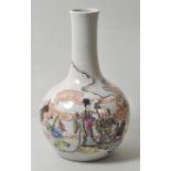 China. Große Vase.Porzellan, figürlich bemalt (Aufglasur). 20. Jh. Kalebassenform. Mehrfarbig mit