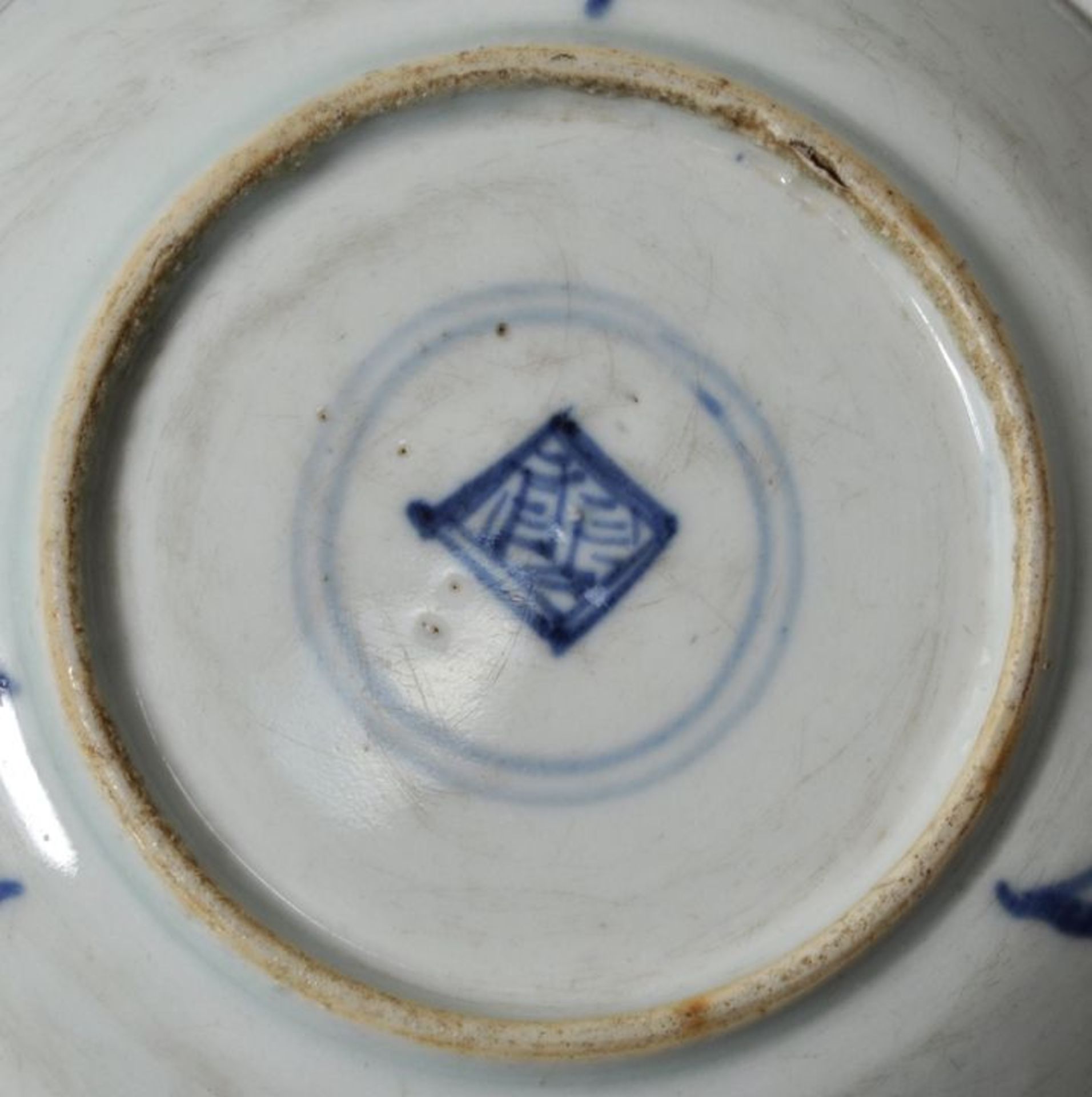 Tellerchen/ Schälchen, Vietnam, 18./ 19. Jh.Porzellan, blau-weiß-Dekor, Marke. D. 15 cm- - -25. - Bild 2 aus 2