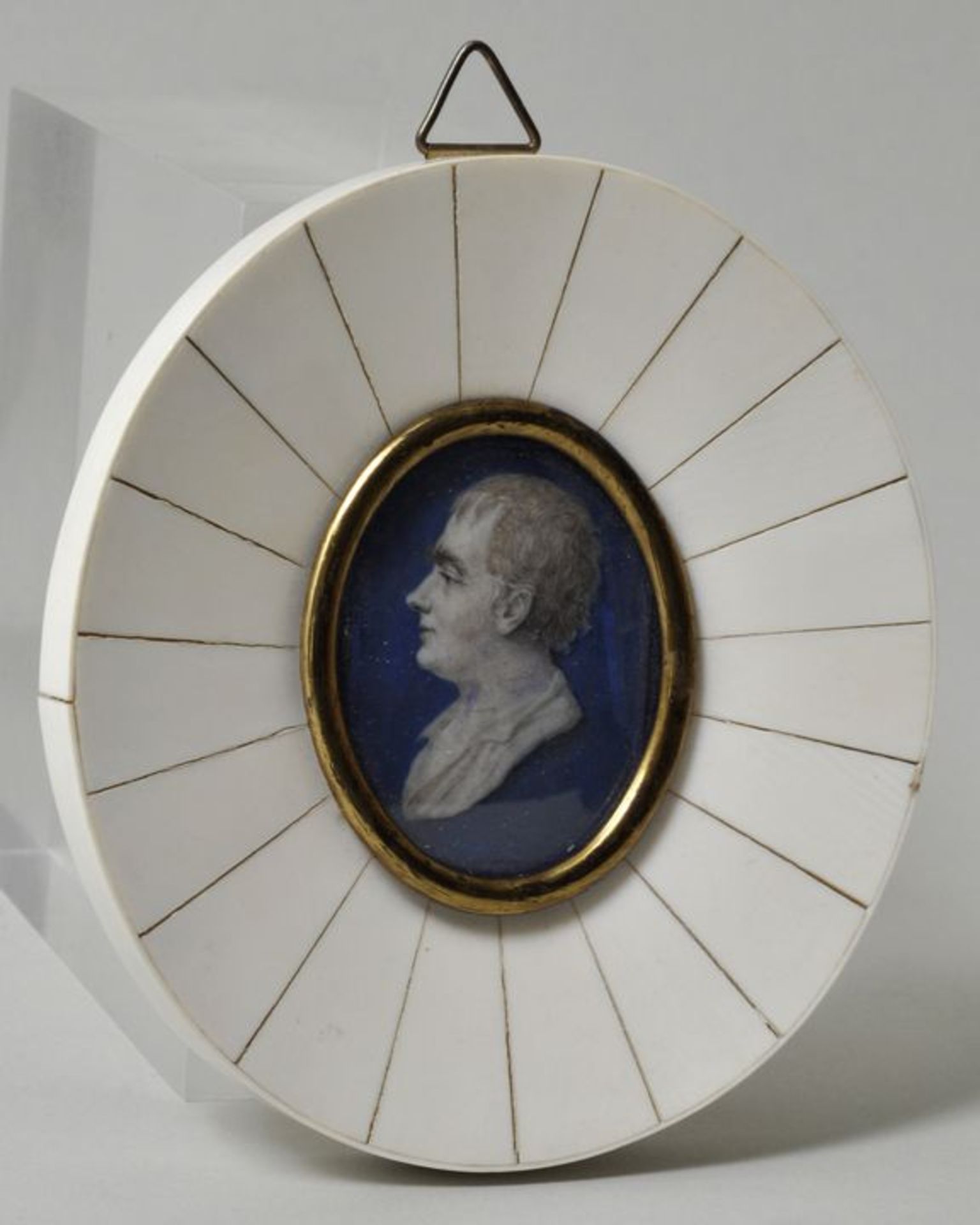Unbekannt, Miniatur im Elfenbeinrähmchen, um 1800/ fr. 19. Jh.Männliches Porträt. Sehr feine Malerei