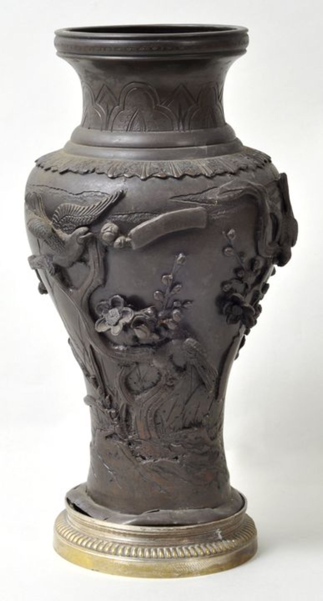 Vase als Lampenfuß, Japan, Meiji-Periode (1868-1912)Bronze, patiniert, Balusterform, umlaufender