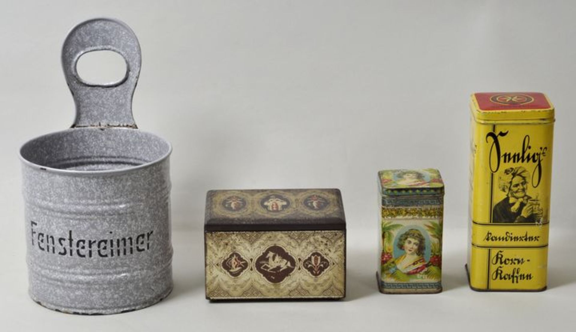 Konvolut von drei Blechdosen und Emailleeimer, Dtl., um 1890-1920/30a) Deckelbüchse (Tee), Blech,
