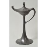 Öllampe (Zigarrenlampe), Köln, Engelbert Kayser, ca. 1905Zinn. Jugendstil-Entwurf mit Seifenkraut-