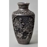 Vase, China, Anf. 20. Jh.Silber 925 über Gips(?)kern, Balusterform, in zwei Reserven Felsen und