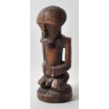 Kleine maskierte Ahnenfigur, Songye (Songe), KongoMännliche Figur, Holz, geschnitzt, Risse mit alten