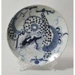 China. Kleiner Teller.Porzellan / Steinzeug. Bleu de Hue (?). Malerei in Unterglasurblau mit Motiv