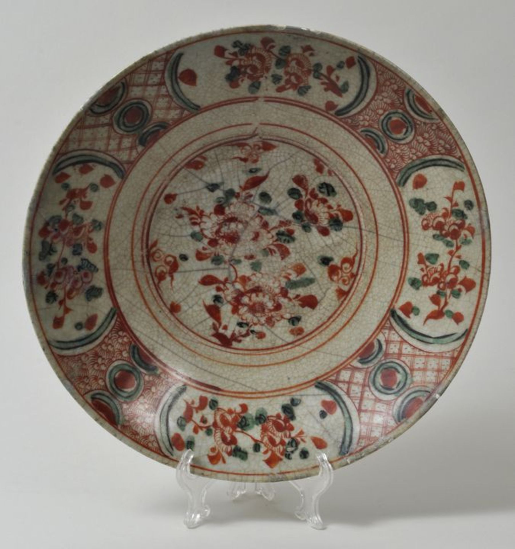 Runde Platte, China, Zhangzhou ware, sog. Swatow-Keramik, sp. Ming-DynastieSteinzeug,