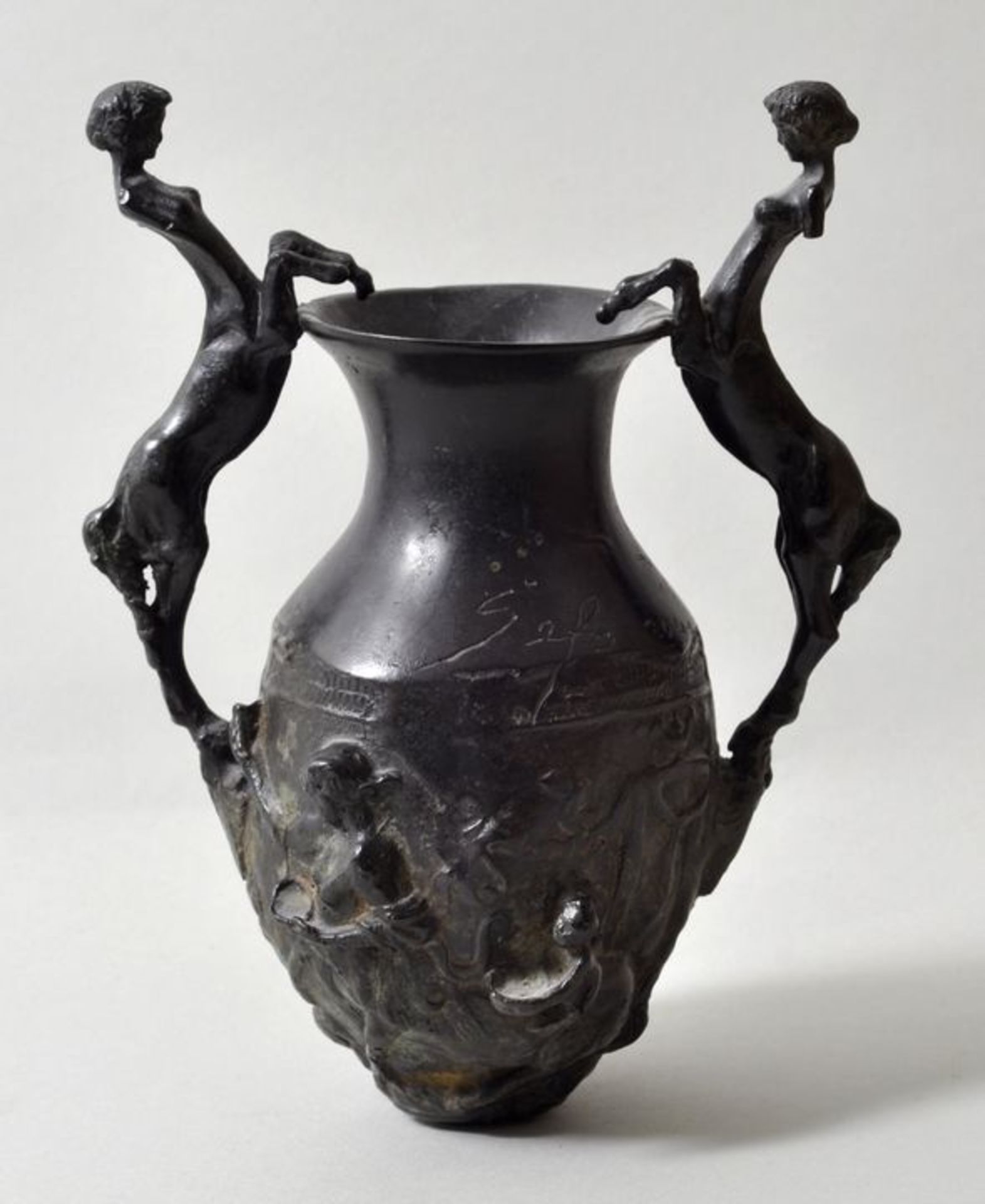 Bronzevase/ Amphora, Guss nach antikem OriginalBronze, patiniert, plastisch-figürliche Henkel weibl.