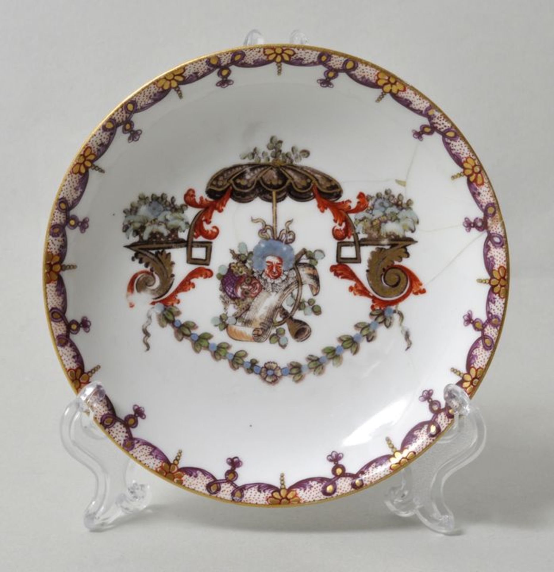 Unterschälchen zu einem Koppchen, Meissen, 1. Drittel 18. Jh.Porzellan, wohl in Hausmalerei in