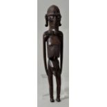 Ahnenfigur, Polynesien, Rapa NuiHolz, geschnitzt, skelettartige männliche Figur, Augen in