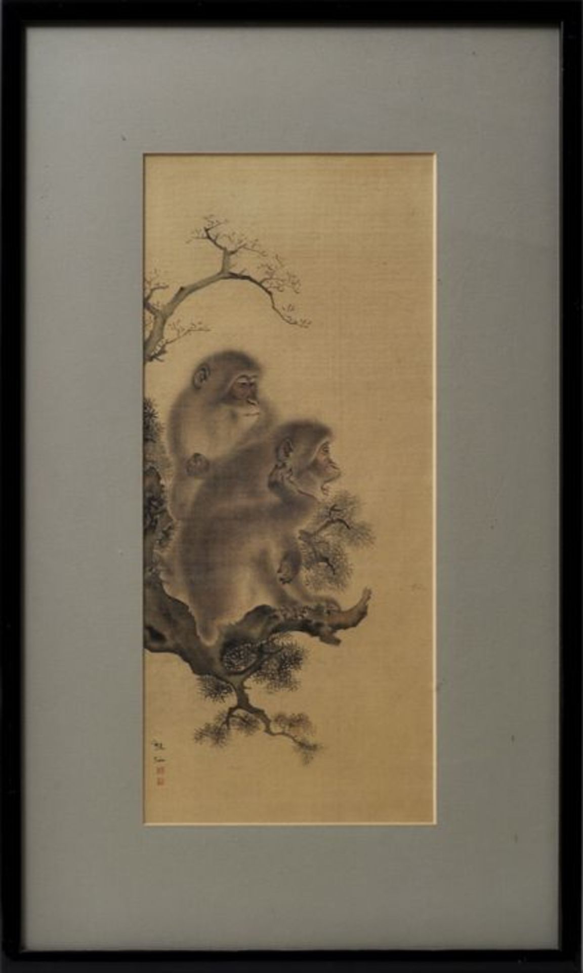 Mori Sosen (1747-1821 Japan)Zwei Affen auf Ast einer Kiefer. Holzschnitt auf Seide, 40,5 x 80 cm ( - Bild 2 aus 3