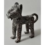 Benin. Leopard.Bronze, gegossen. Figur eines stehenden Leoparden mit nach unten geschwungenem