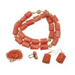 ϒ A coral necklace