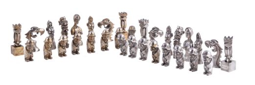 An Italian silver coloured chess set by Elmore Andreoli (Bologna, 1930-2015)