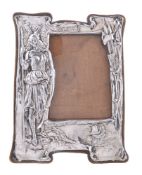 An Edwardian silver photograph frame