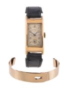 West End Watch Co., Gold coloured wrist watch