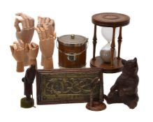 A collection of assorted treen and woodwares