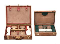 ϒ A leather travelling toilet case