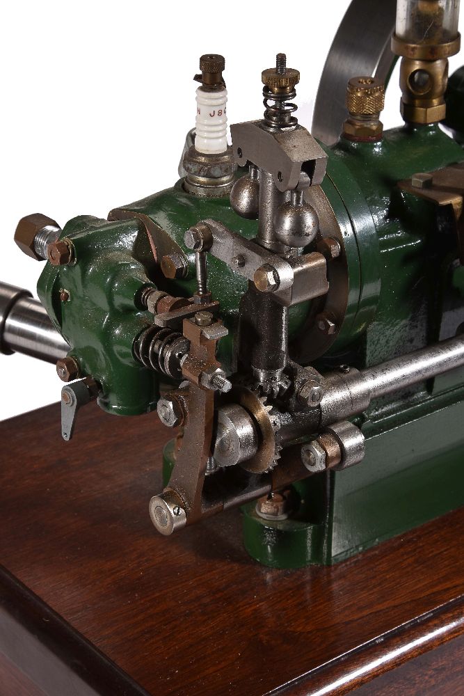 A fine engineered model of a Stuart Turner 800 gas engine - Image 2 of 4