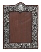 An Edwardian silver photograph frame