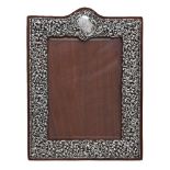 An Edwardian silver photograph frame