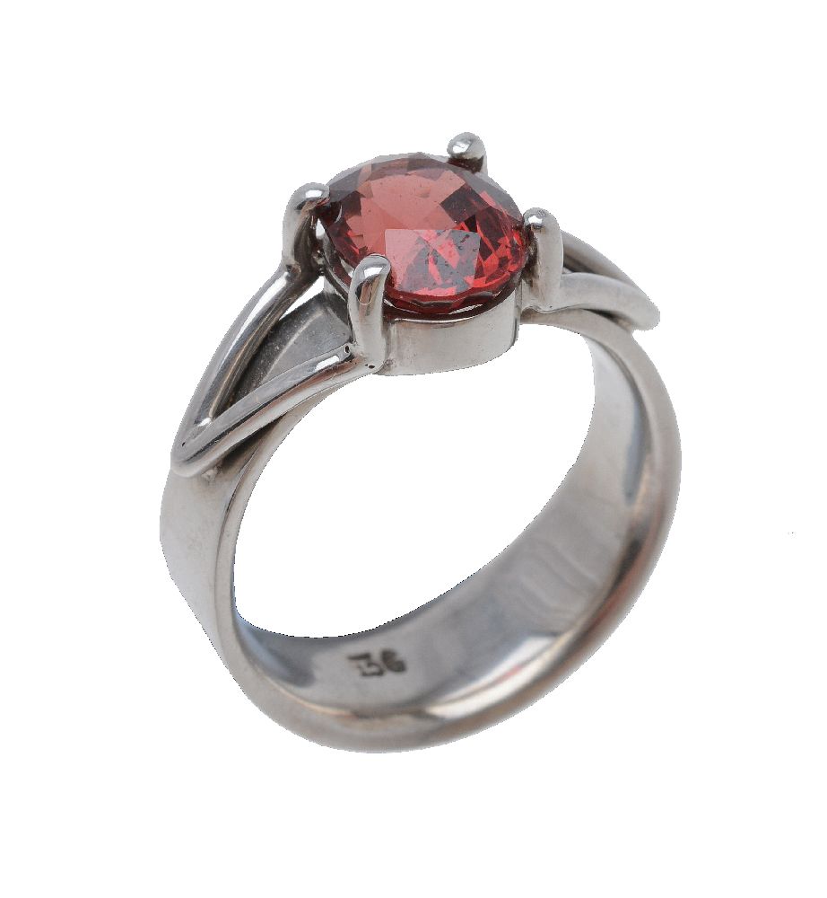 A spinel ring