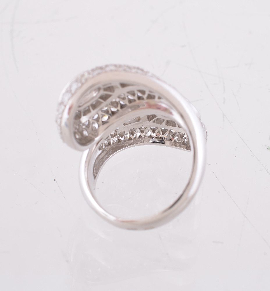 A diamond dress ring - Image 3 of 3