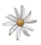 ϒ An early 20th century French Art Nouveau mother of pearl and gold daisy hair pin