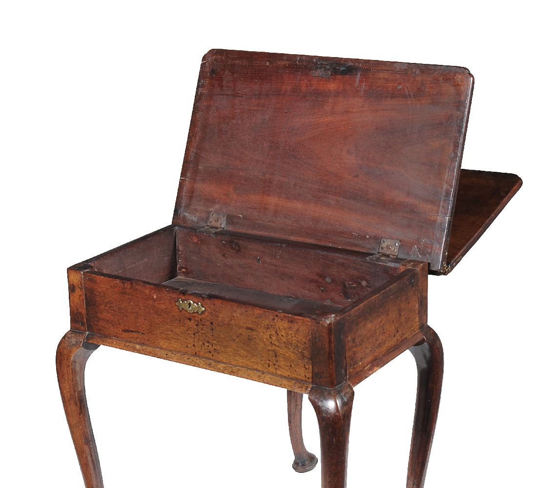A George I walnut folding tea table - Image 5 of 7