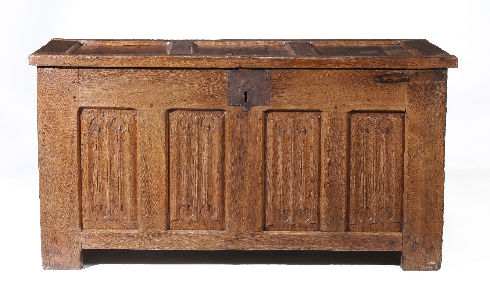 A Tudor panelled oak chest - Image 2 of 3