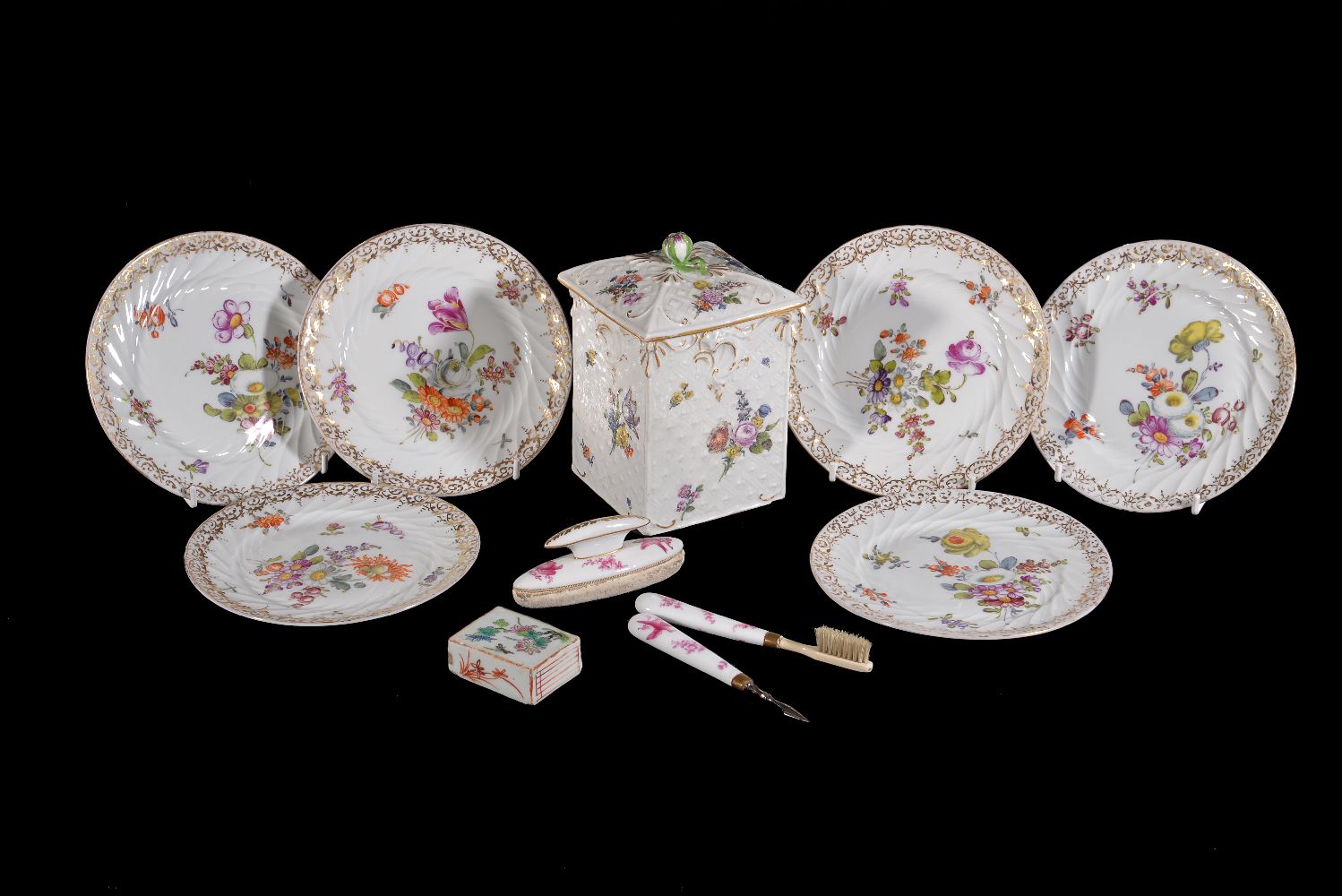 ϒ A selection of mostly German porcelain, various dates 18th/19th centuries