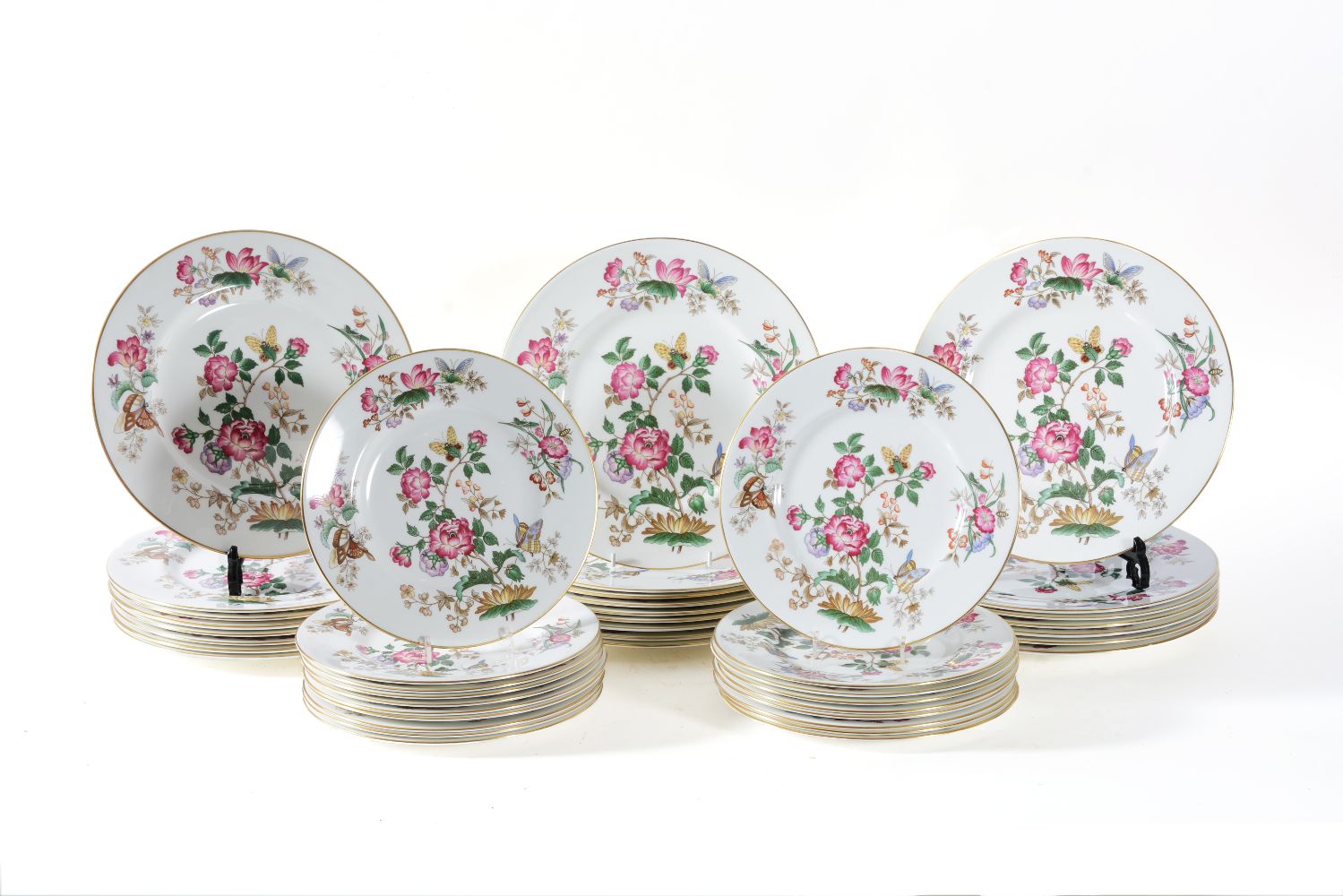 A modern Wedgwood Charnwood pattern part dinner service - Image 3 of 4